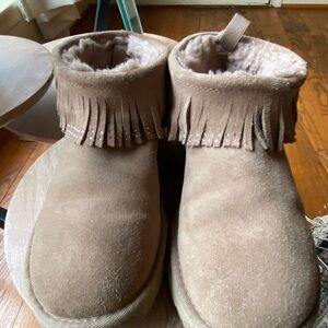 UGG women Fringe Boots - beige